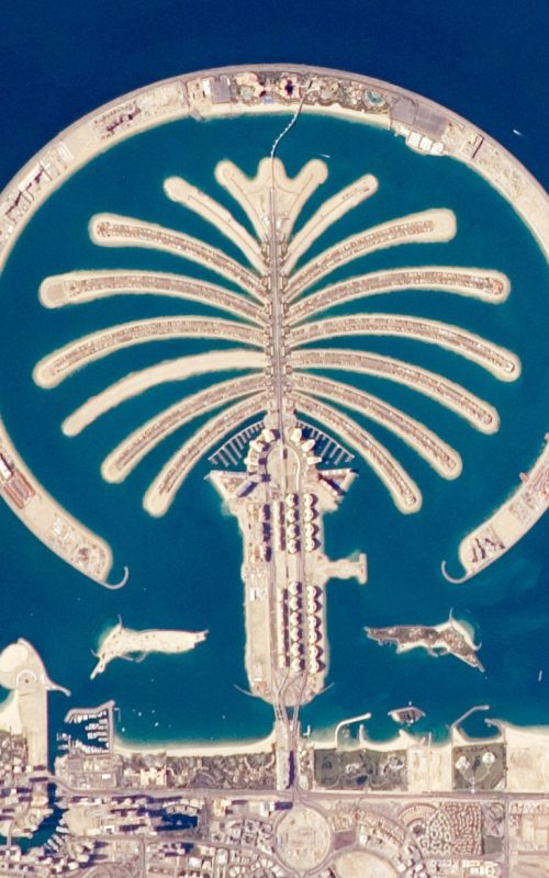 Artificial_Archipelagos,_Dubai,_United_Arab_Emirates_ISS022-E-024940_lrg_(cropped)